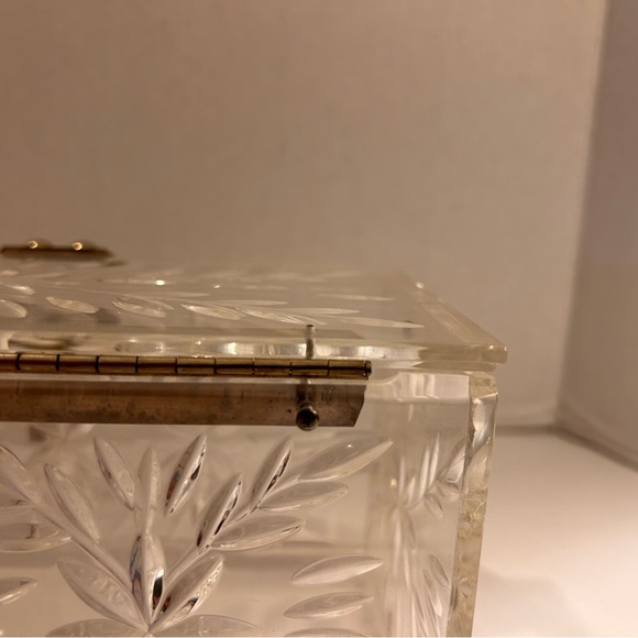 Vintage Clear Carved Lucite Box Purse - Picture 4 of 12